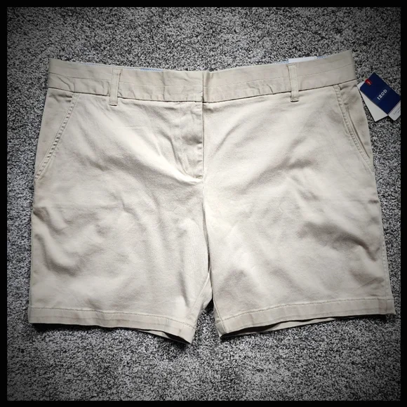 IZOD Khaki Bar Harbor Shorts Size 18 - Picture 1 of 12
